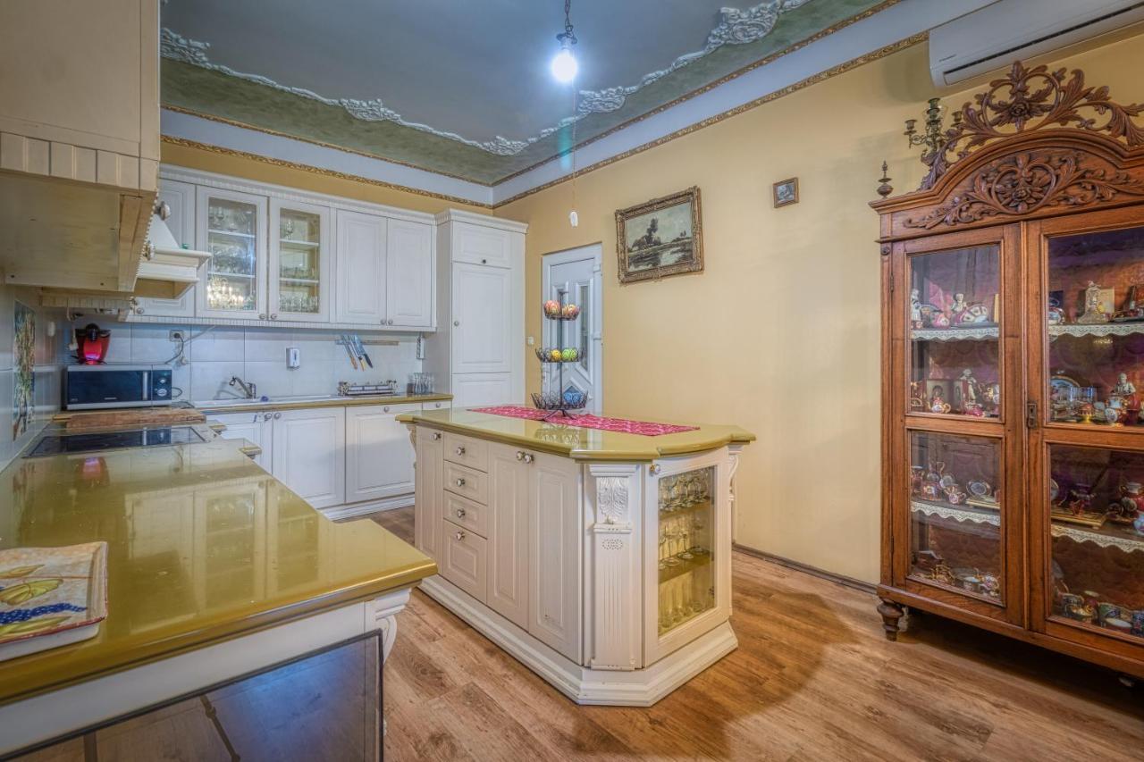 Vila Rococo Белград Екстериор снимка